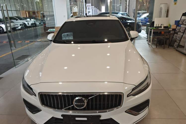 Used Volvo S60 2024 B4 Zhiyuan Luxury Edition
