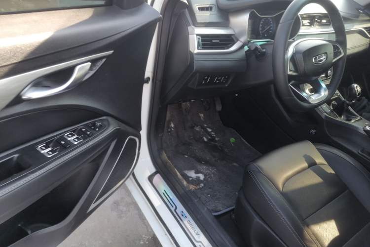 Used Geely Auto Emgrand 2019 Leading Edition 1.5L Manual Luxury Model China VI Standard
