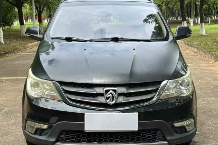 Used Baojun 730 2014 1.5L manual Comfort version 7 seats
