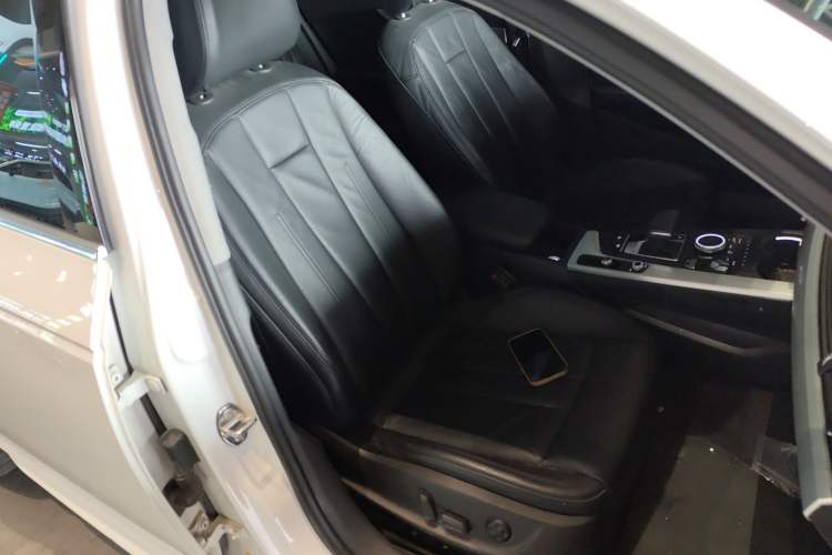 Used Audi A4L 2019 40 TFSI Fashion Version China V