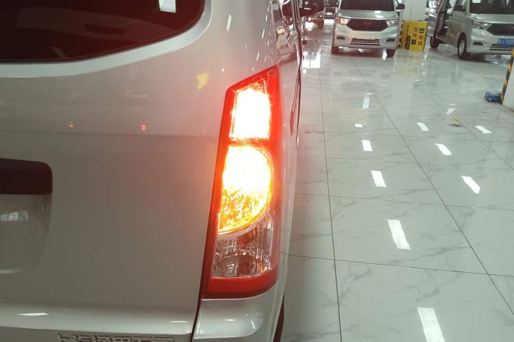 Used Wuling Rongguang S 2023 1.5L Base Version 5/7 Seats
