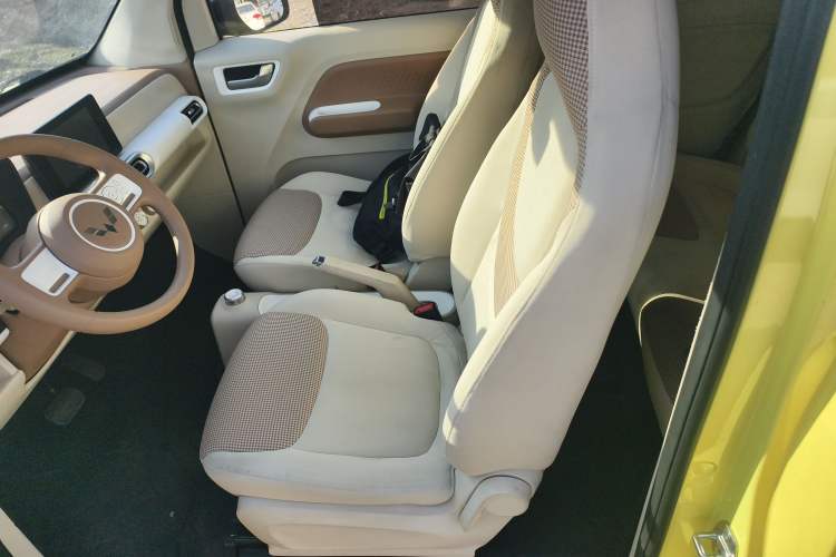 Used Wuling Hongguang MINIEV 2024 3rd Generation 215km Advanced Version
