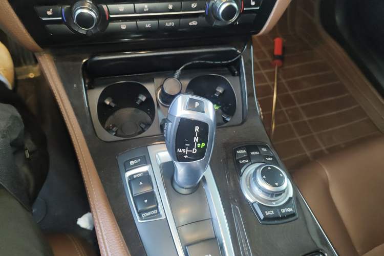 Used BMW 5 Series 2014 525Li Leading Model
