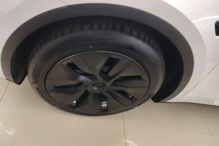 Used Tesla Model Y 2022 Long-Range All-Wheel-Drive Version