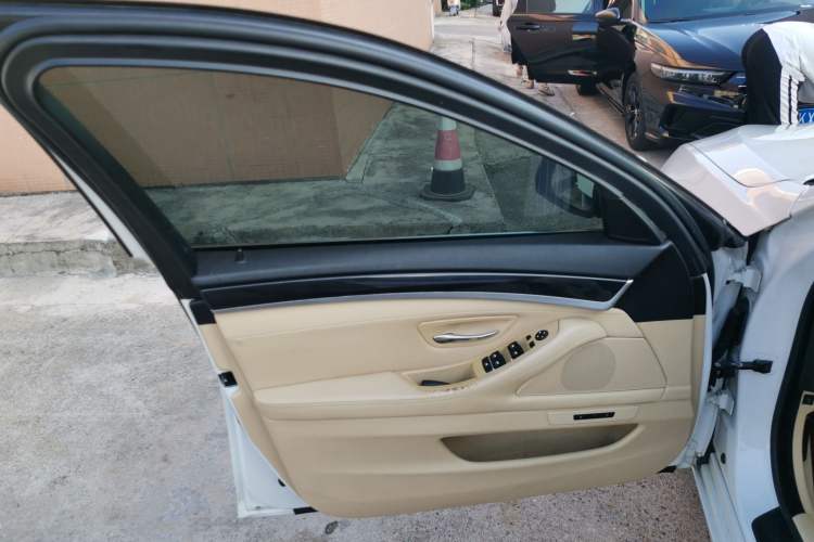 Used BMW 5 Series 2014 520Li Elegant Model
