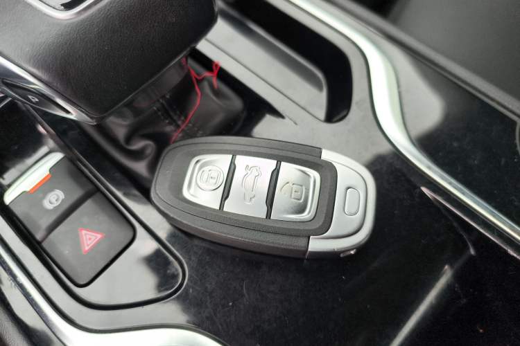 Used Hongqi E-QM5 2022 431 km Charge & Enjoy Edition
