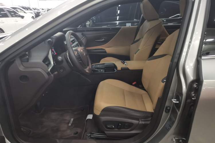 Used Lexus ES 2020 200 Excellence Edition

