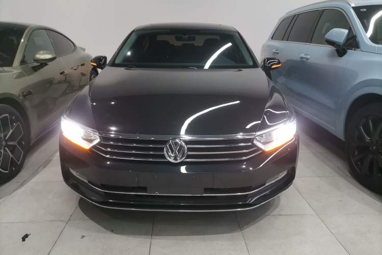 Used Volkswagen Magotan 2018 Facelift 330TSI DSG Luxury Model
