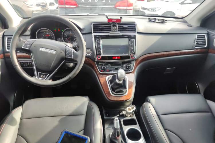 Used Haval H6 2015 Revised Version Sport Edition 1.5T Manual Transmission Two-Wheel Drive Elite Grade
