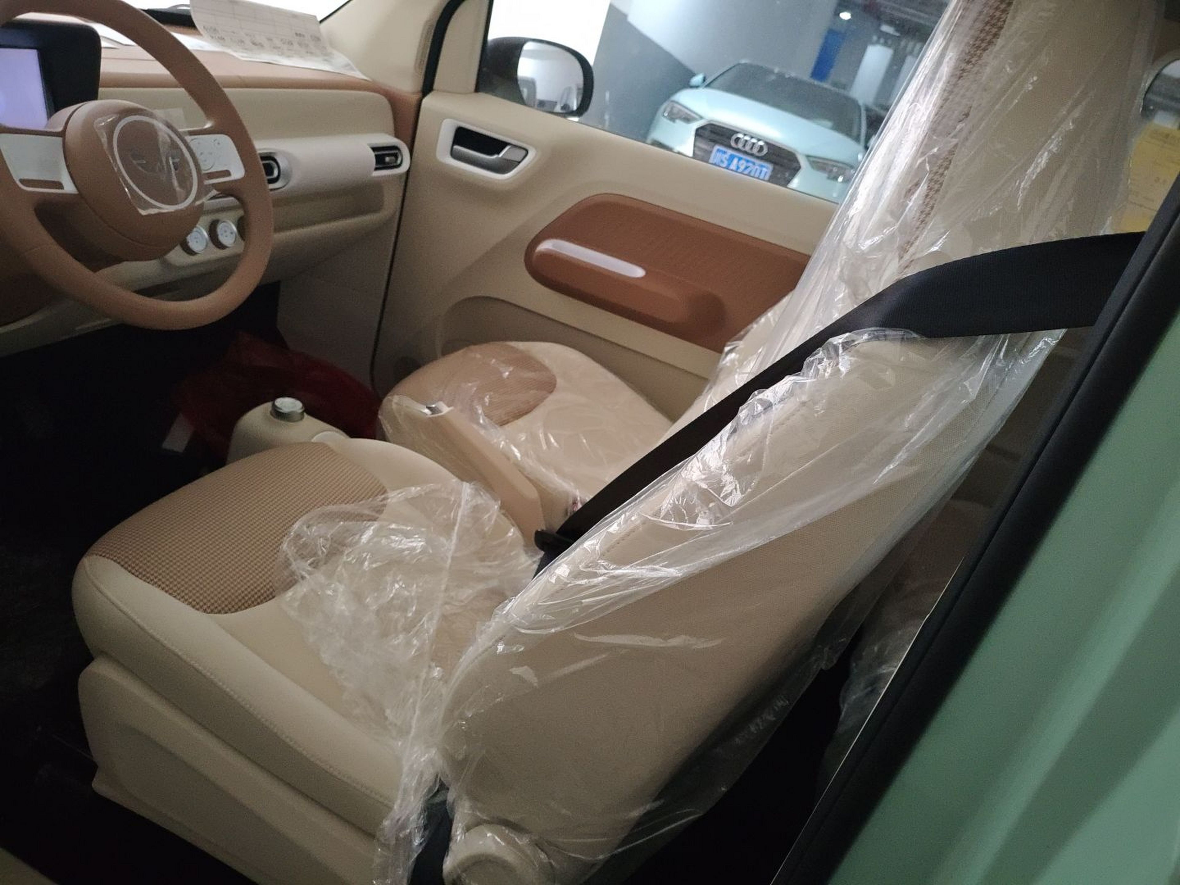 Переднее сиденье в автомобиле