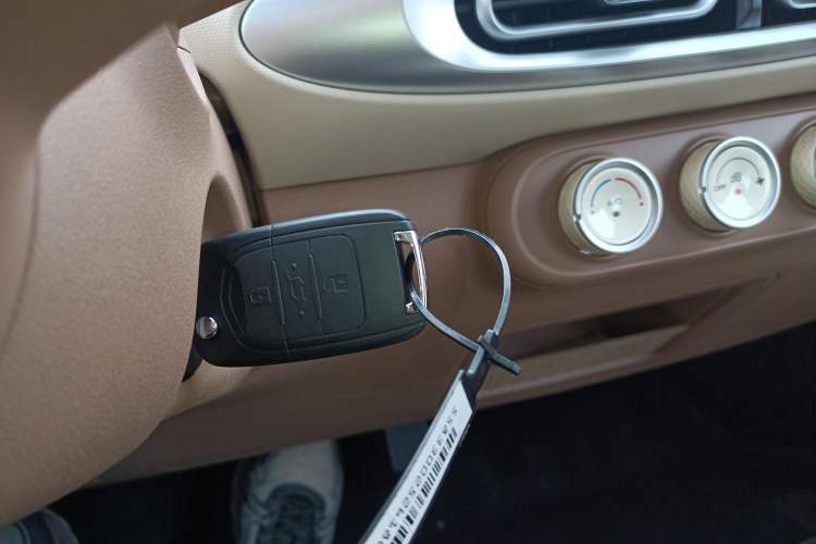 Used Wuling Hongguang MINIEV 2025 Four-Door Version Advanced Edition
