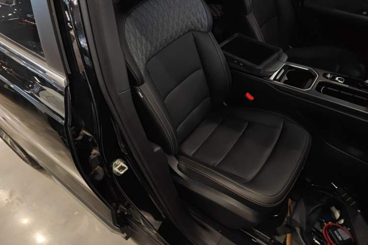 Used Geely Auto Haoyue L 2024 2.0T DCT Prestige Version
