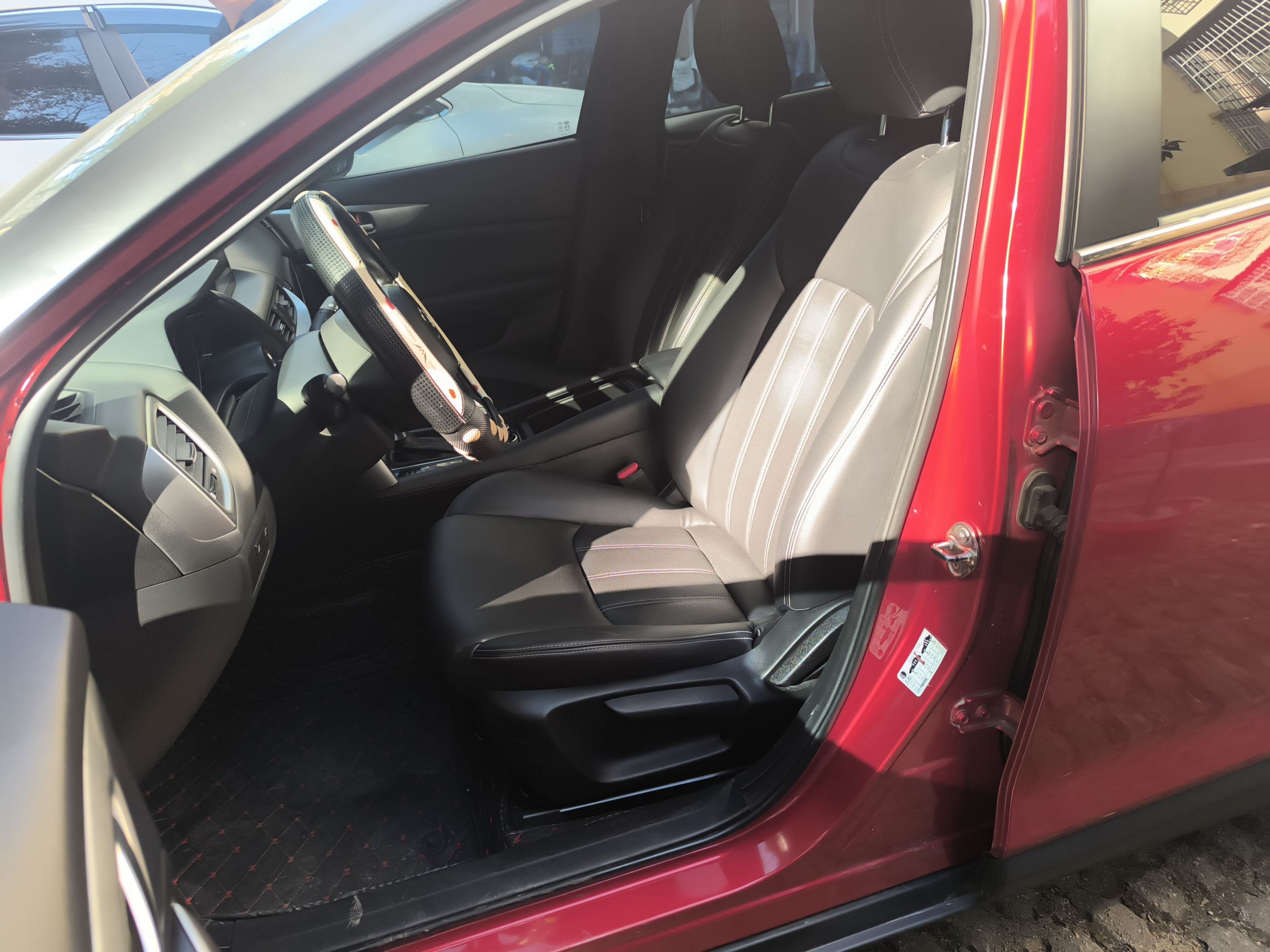 Переднее сиденье в автомобиле