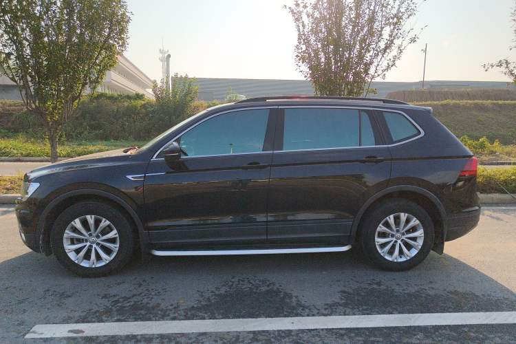 Used Volkswagen Tiguan L 2017 330TSI Automatic Two-Wheel Drive Luxury Edition
