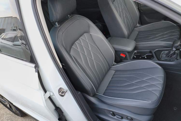 Used Volkswagen Tiguan L 2024 300TSI Automatic Two-Wheel Drive Smart Edition
