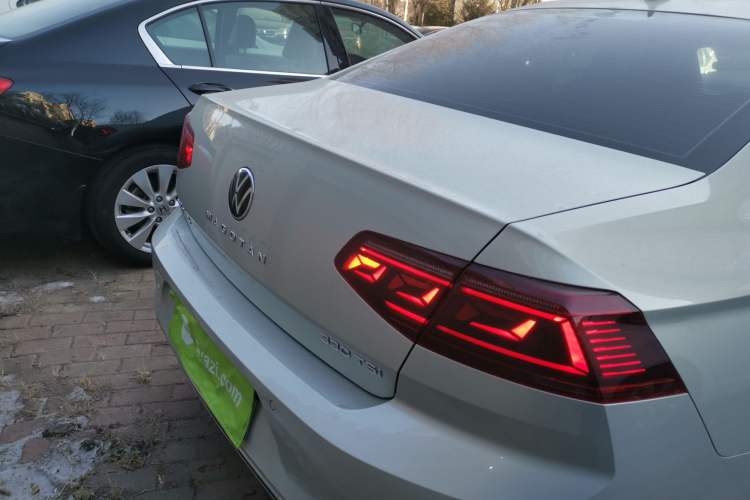 Used Volkswagen Magotan 2023 2 Million Units Limited Edition 330TSI DSG Leading Version
