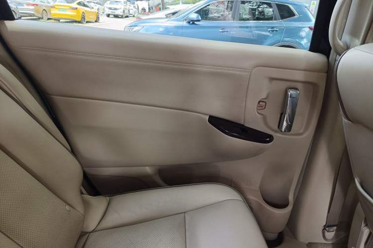 Used Nissan Quest 2015 3.5L SL