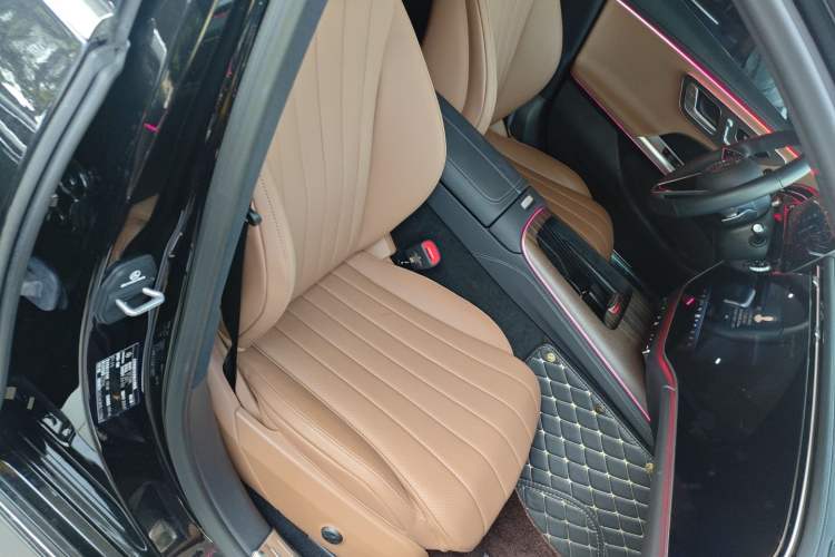 Used Mercedes-Benz E-Class 2024 Facelift E 300 L Luxury Edition
