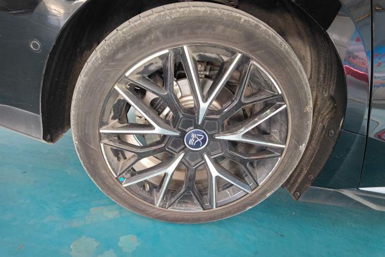 Used BYD Han 2024 EV Glory Edition 610 km All-Wheel Drive "Tian Shen Zhi Jia" Intelligent Driving Model
