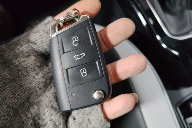 Used Volkswagen T-ROC 2023 300TSI DSG Two-Wheel Drive Starlight Edition