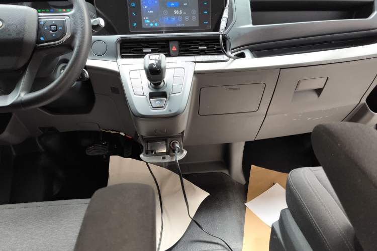 Used Ford Transit 2023 2.0T Gasoline Automatic Multi-Purpose Commercial Vehicle Mid-Drive Low-Roof Design 5/6 Seats