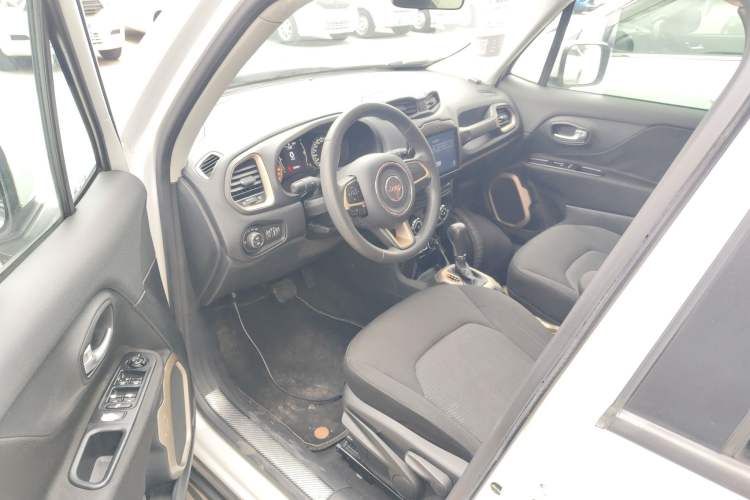 Used  Renegade 2017 180T Automatic High-Energy Version
