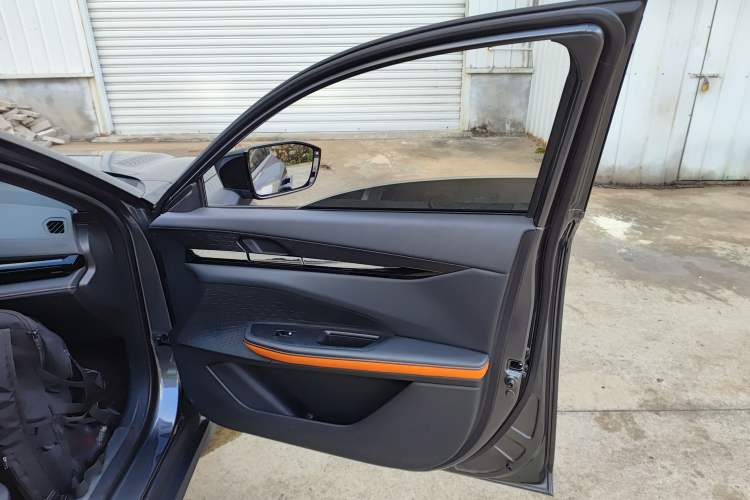 Used Changan UNI-V 2022 1.5T Prestige Version
