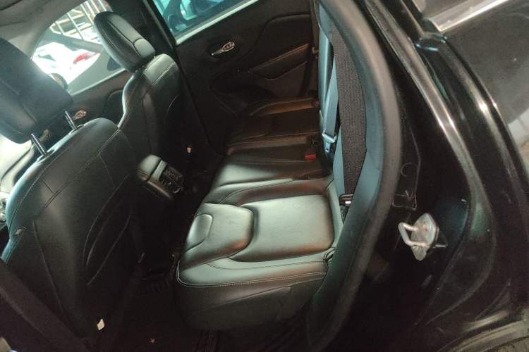 Used  Cherokee 2017 2.0L Superior Edition
