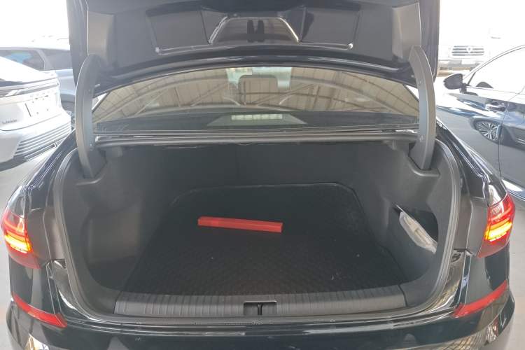 Used Volkswagen Passat 2019 330TSI Luxury Edition China VI Standard
