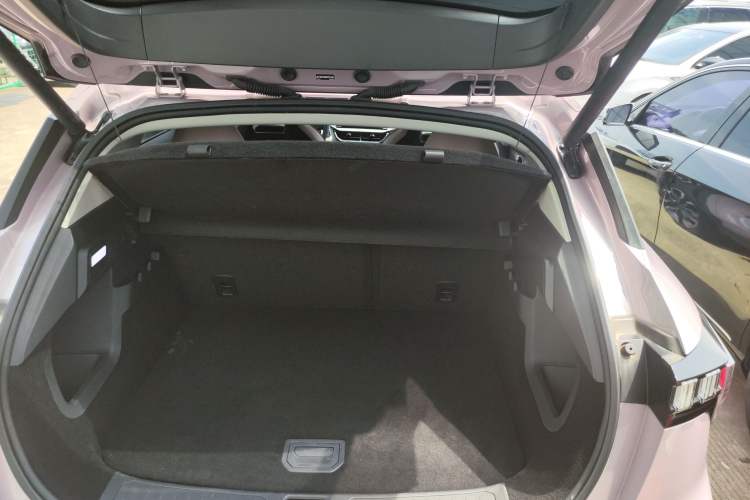 Used Lynk & Co 06 EM-P 2023 1.5T Remix PHEV Shero
