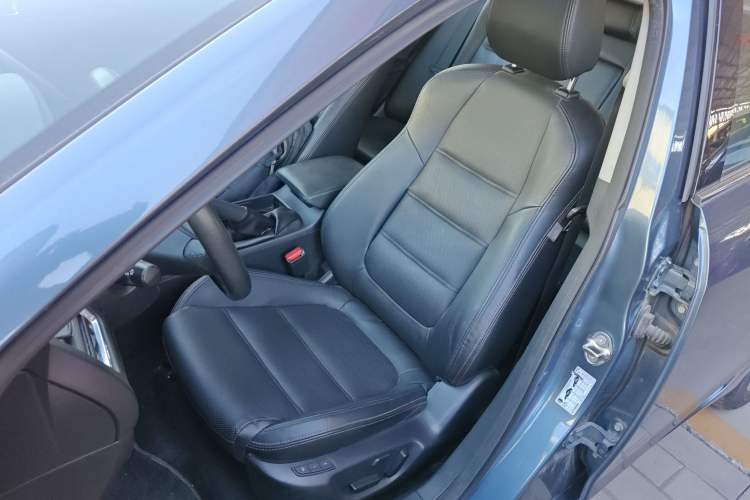 Used Mazda Atenza 2014 2.0L Blue Sky Luxury Edition
