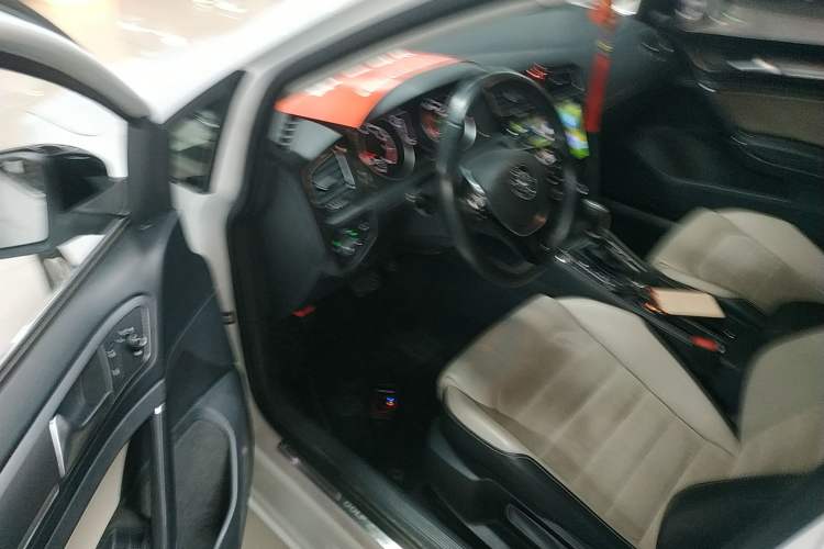 Used Volkswagen Golf 2017 230TSI Automatic Luxury Million-Vehicle Commemorative Edition