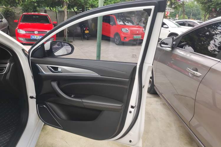 Used Changan Eado 2018 High-Energy Edition 1.6L GDI Manual Pioneer Model China V Standard
