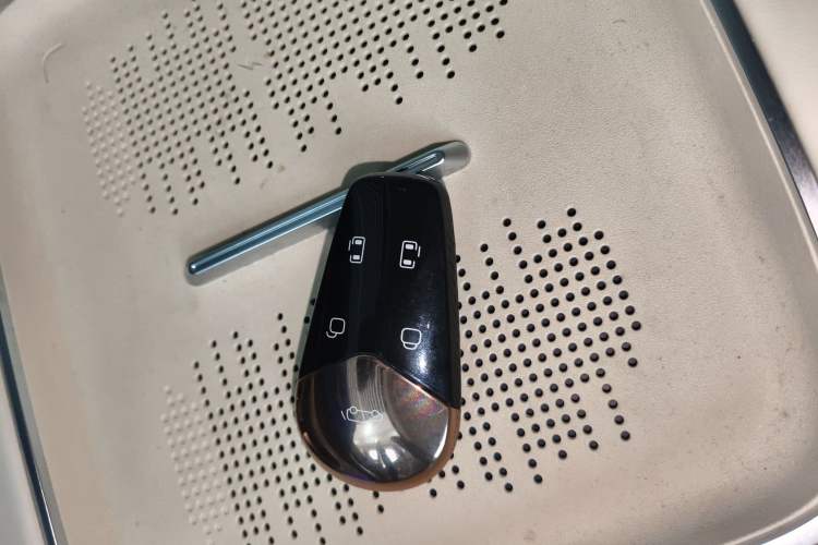 Used VOYAH Dream 2025 PHEV Four-Wheel Drive Prestige Kunpeng Edition