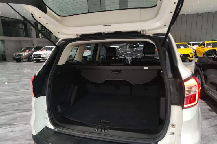 Used Ford Kuga 2018 EcoBoost 180 Two-Wheel-Drive Platinum Edition
