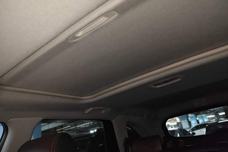 Used JMC Yusheng S350 2016 2.0T Automatic Two-Wheel Drive Gasoline Luxury Version with Sunroof 5 Seats
