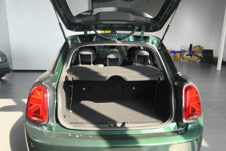 Used  MINI 2018 1.5T COOPER Classic Edition Five-Door Version
