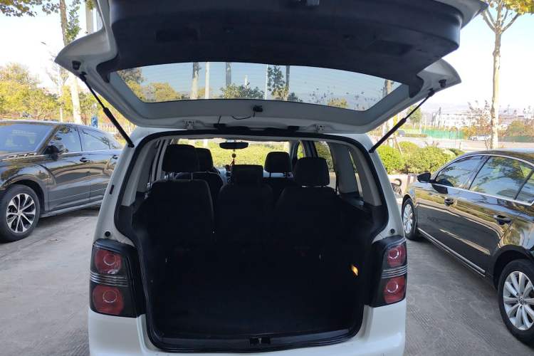 Used Volkswagen Touran 2013 1.4T Manual Fashion Edition 5 Seats
