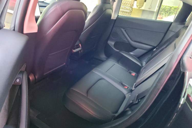 Used Tesla Model Y 2022 Long-Range All-Wheel-Drive Version
