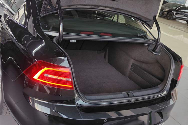 Used Volkswagen Magotan 2019 330TSI DSG Leading Edition China V Standard
