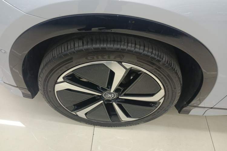 Used BYD Song L EV 2025 Intelligent Driving Version 662 km LiDAR Excellence Edition
