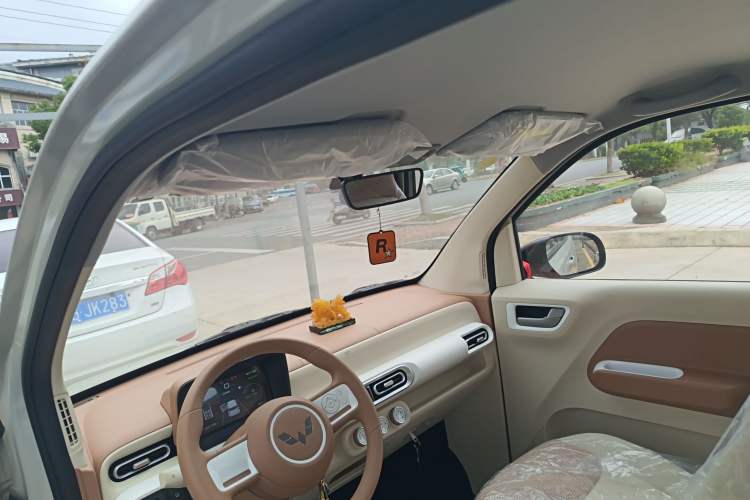 Used Wuling Hongguang MINIEV 2024 3rd Generation 215km Advanced Version
