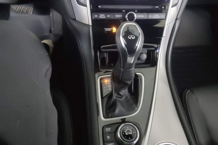 Used Infiniti Q50L 2018 2.0T Enjoyment Version China VI Standard
