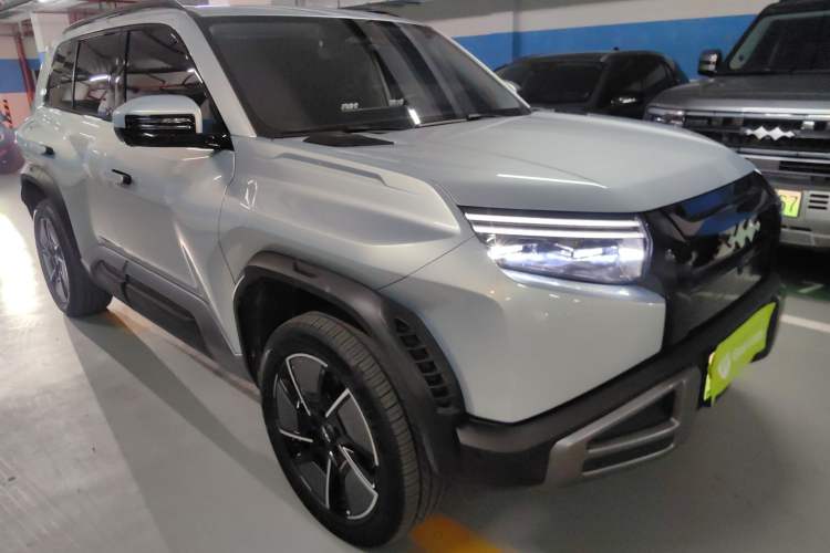 Used  Titanium 3 2025 501 km All-Wheel Drive Intelligent Driving Max Edition
