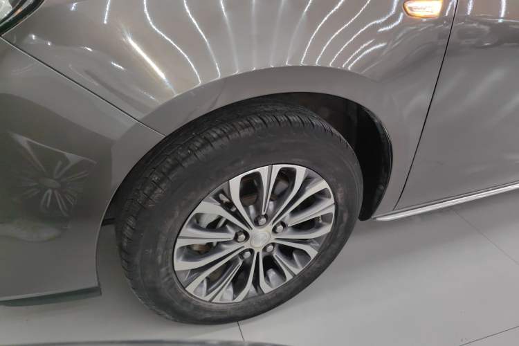 Used Buick GL8 2023 Facelifted Land Cruiser Executive Luxury Version
