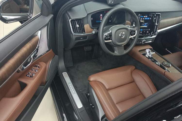 Used Volvo S90 2025 B5 Zhiya Luxury Edition
