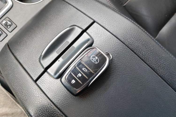 Used Toyota Highlander 2018 2.0T Four-Wheel Drive Prestige Version 7 Seats China VI Standard