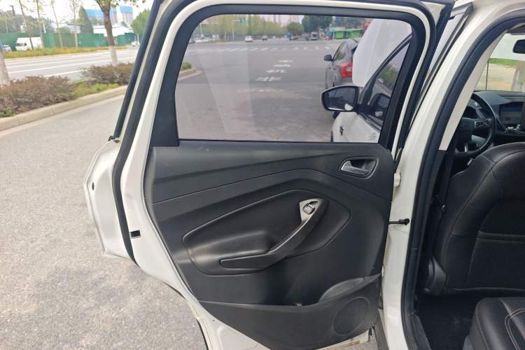 Used Ford Kuga 2018 EcoBoost 180 Two-Wheel-Drive Platinum Edition
