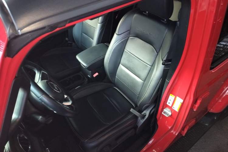 Used  Wrangler 2019 2.0T Sahara Four-Door Version China VI Emission Standard
