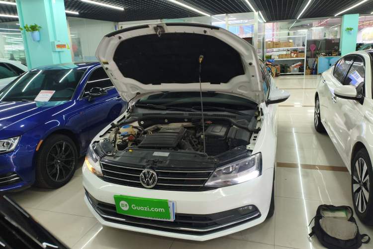 Used Volkswagen Sagitar 2015 1.6L Automatic Comfort Model
